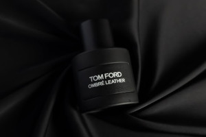 Các Loại Background Đen Ấn Tượng Dành Cho Chụp Ảnh Sản Phẩm